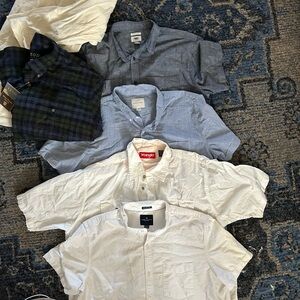 Bundle of men’s casual button-down shirt.4 short sleeve,2 long sleeve. XL